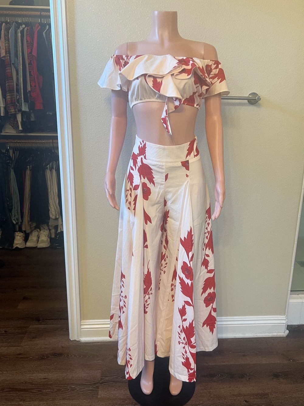 Off-Shoulder Wide-Leg 2-Piece Set in White with Red Floral Print. New!